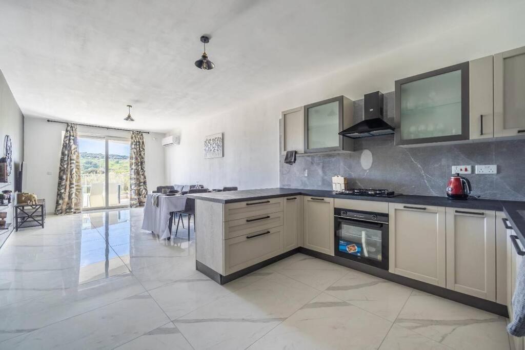 Sunset Bliss Luxury Apartment St. Paul's Bay Esterno foto